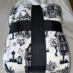 NEW Cynthia Rowley Halloween Haunted House Black & White Full/Queen Throw NWT